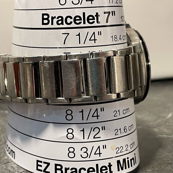 Mens Guess 40mm Steel Watch with Black Dial - New Battery - Picture 6 of 6